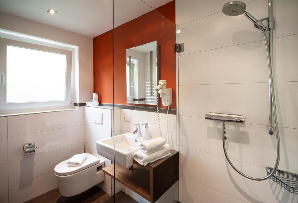 Koupelna v ubytování Hotel Garni Brigitte