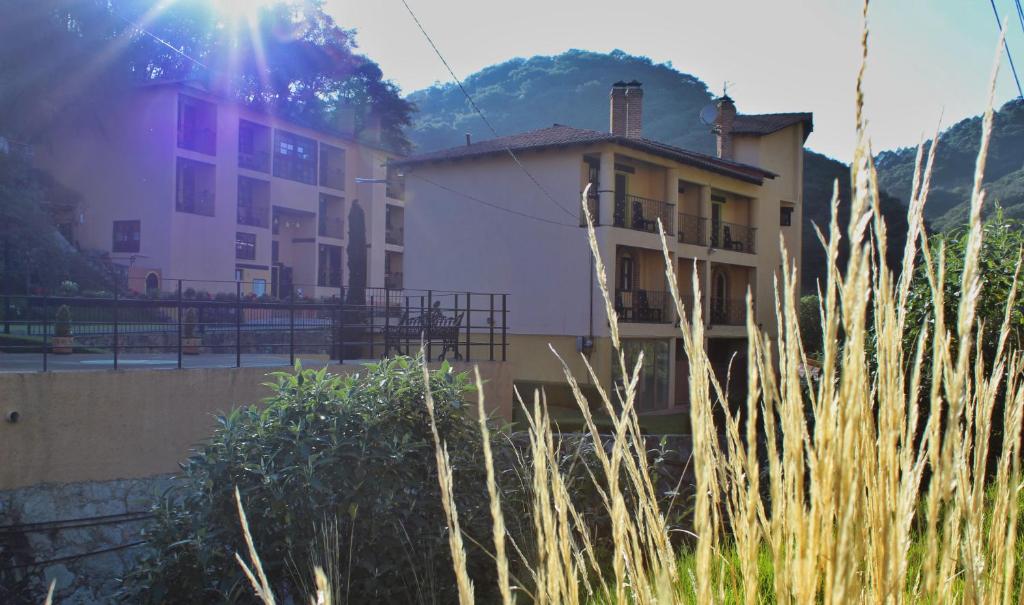 Nespecifikovaný výhled na hory nebo výhled na hory při pohledu z hotelu