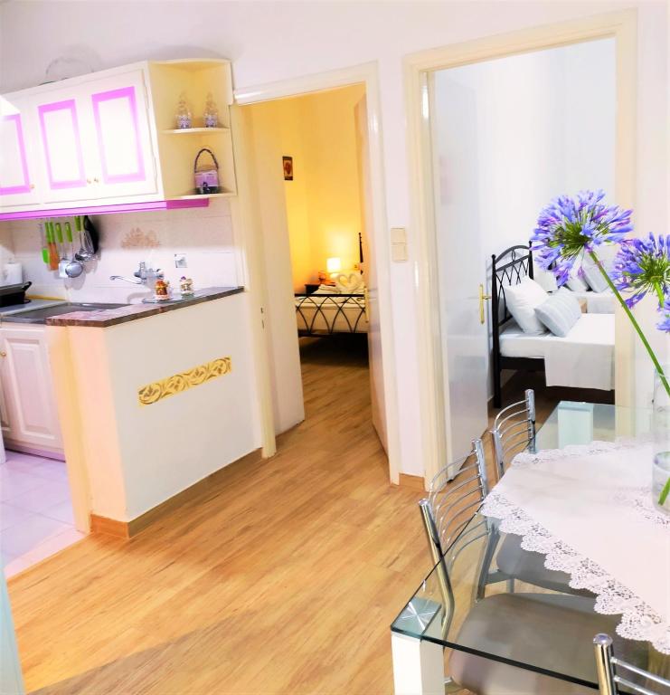 Kuchnia lub aneks kuchenny w obiekcie Cofineta Apartment