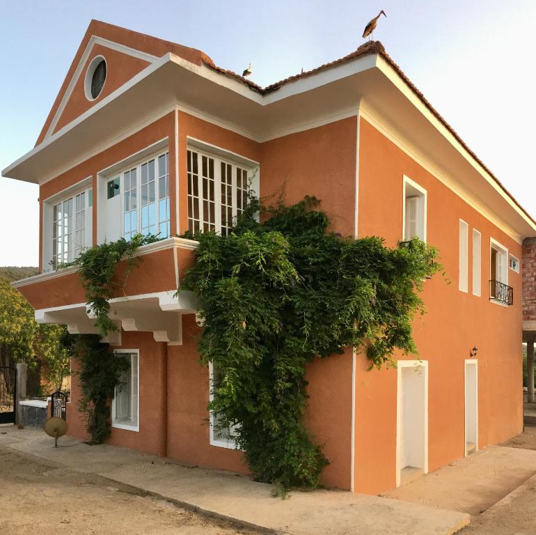 艾茲魯的住宿－Maison Duffal，橙色房子