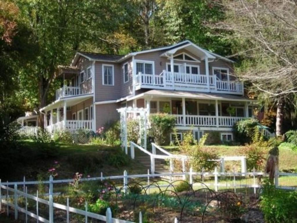 a large house with a white fence at Folkestone Inn in Bryson City