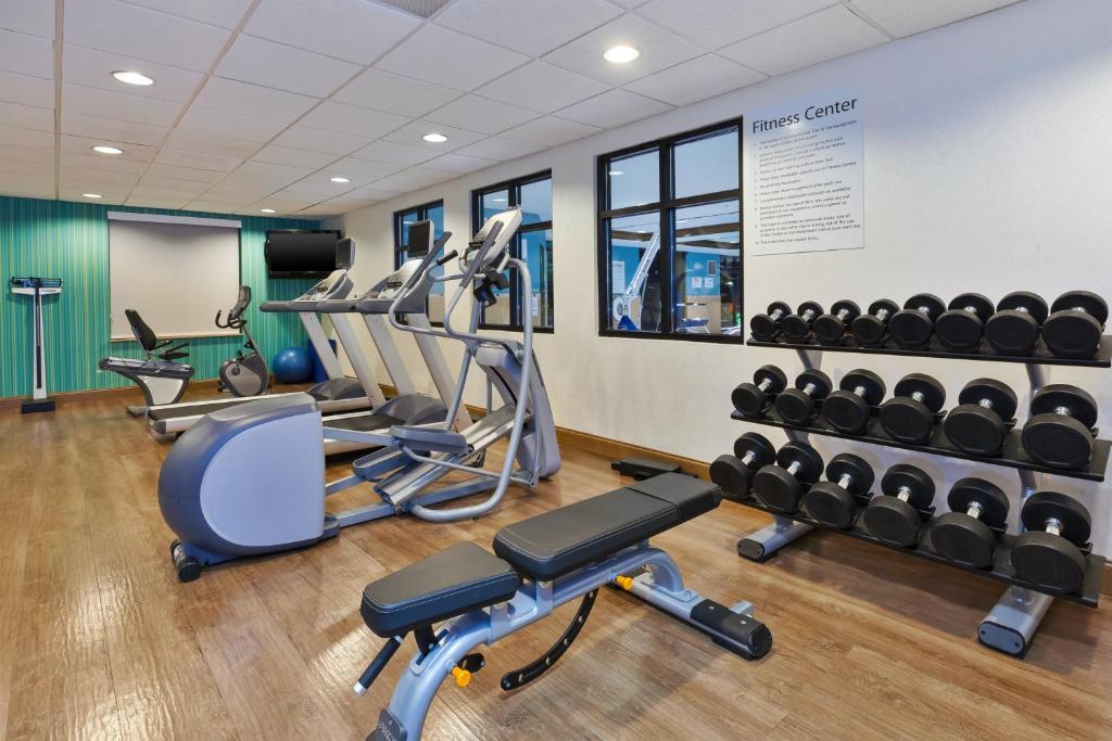 Holiday Inn Express Hotel & Suites Warminster-Horsham by IHG photo