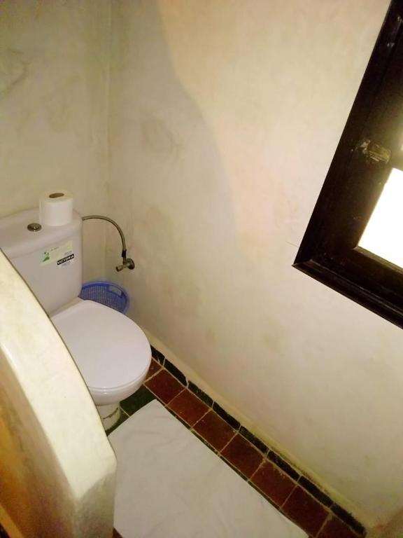 Koupelna v ubytování Kasbah Erg Chebbi