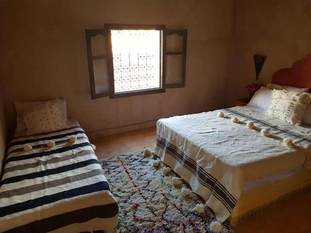 Postel nebo postele na pokoji v ubytování Kasbah Erg Chebbi