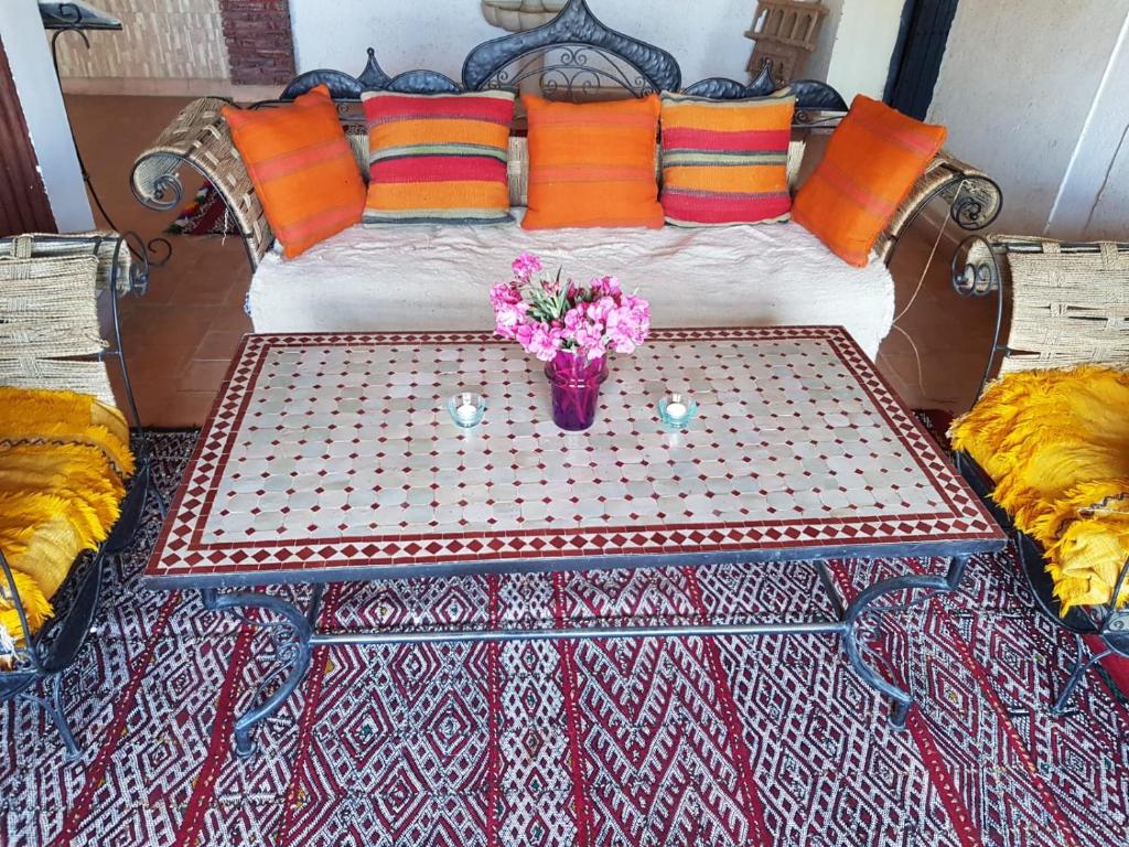 Posezení v ubytování Kasbah Erg Chebbi
