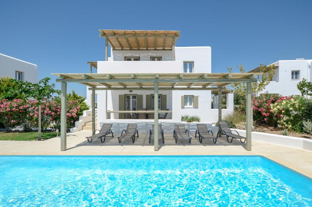 Bazén v ubytování Sea & Olives Suites Hotel and Villas nebo v jeho okolí