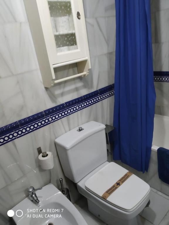 Kúpeľňa v ubytovaní MULEYHACEN CON VISTAS Y GARAJE