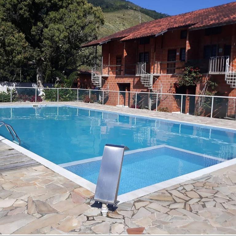  Chalé com Piscina e Varanda próximo à Praia