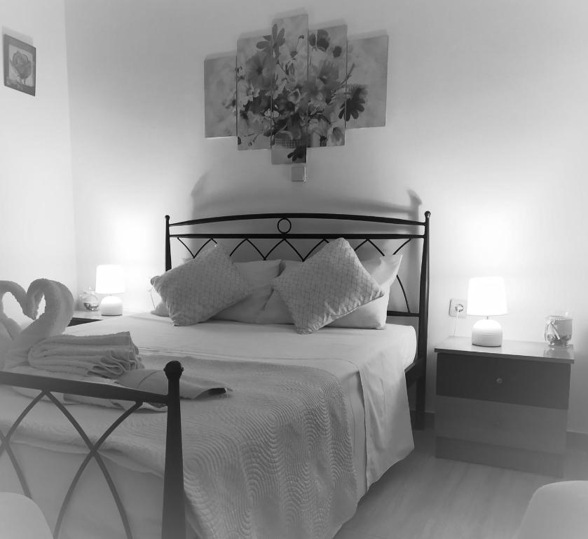 Łóżko lub łóżka w pokoju w obiekcie Cofineta Apartment