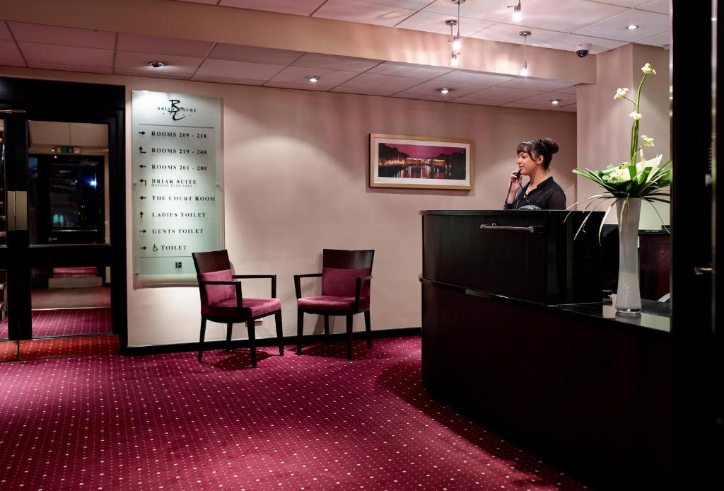 Členové personálu v ubytování The Briar Court Hotel