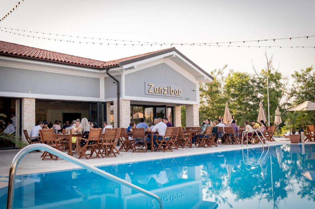 Bazén v ubytování Zanzibar nebo v jeho okolí