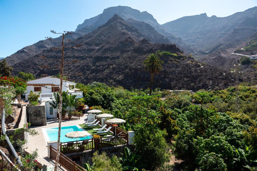 a villa with a view of the mountains at Finca el Moral in Puerto de Mogán