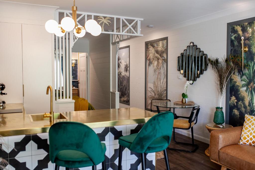 Posezení v ubytování MUSE-Luxe Apartment in Port Douglas