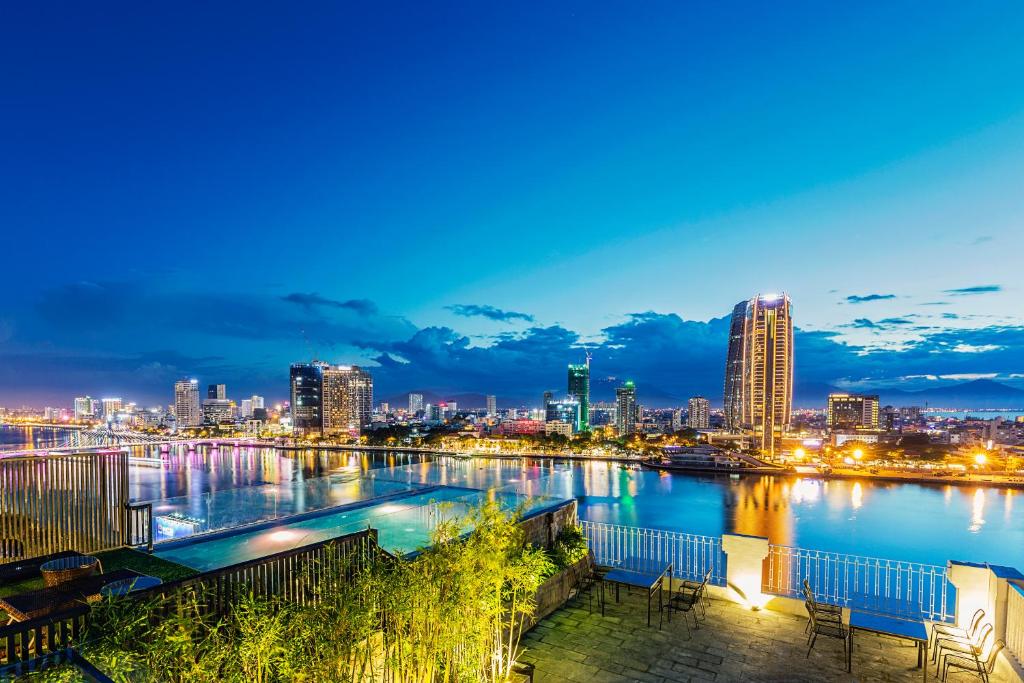 Nespecifikovaný výhled na destinaci Danang nebo výhled na město při pohledu z hotelu
