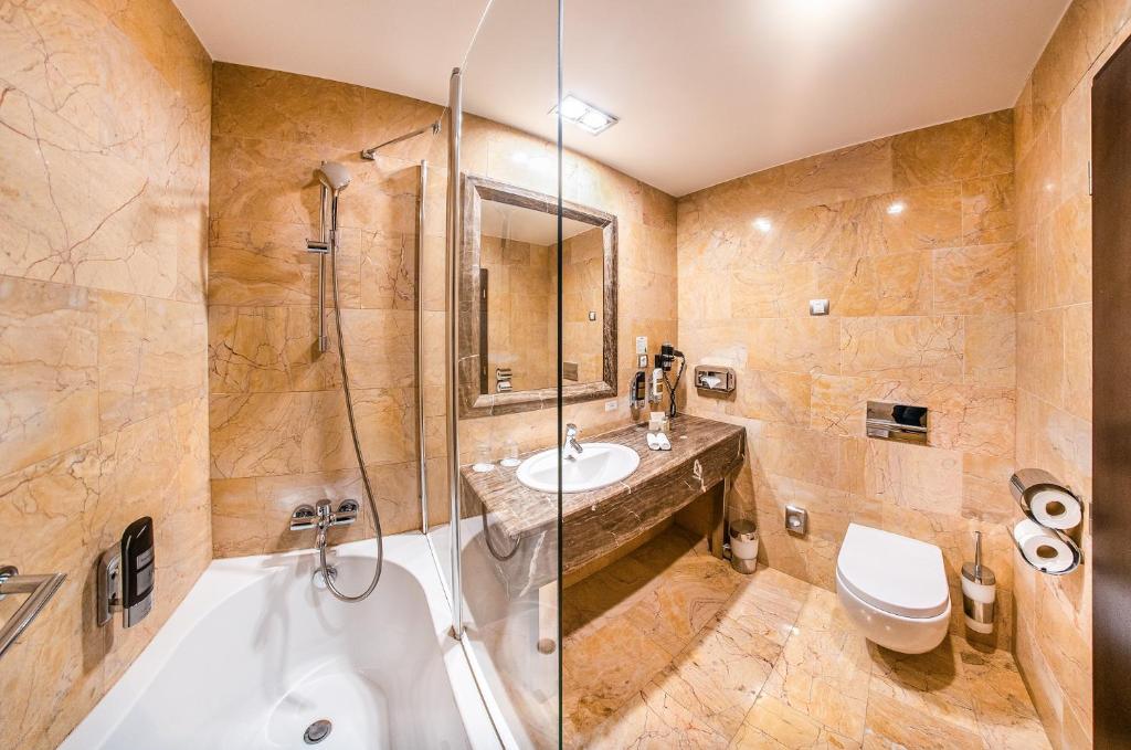 Koupelna v ubytování Grandior Hotel Prague