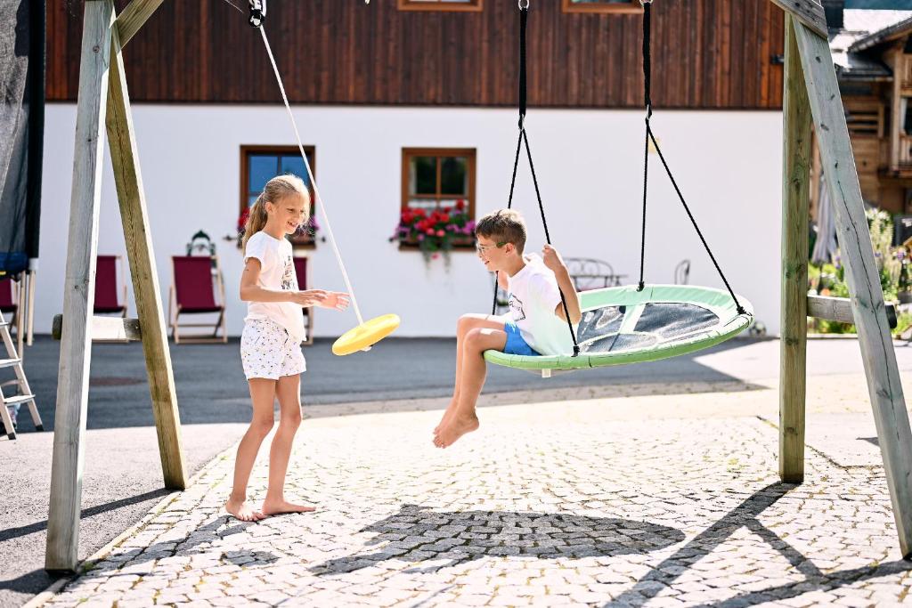 Majutusasutuse Omesberg-Hütt'n külastajad
