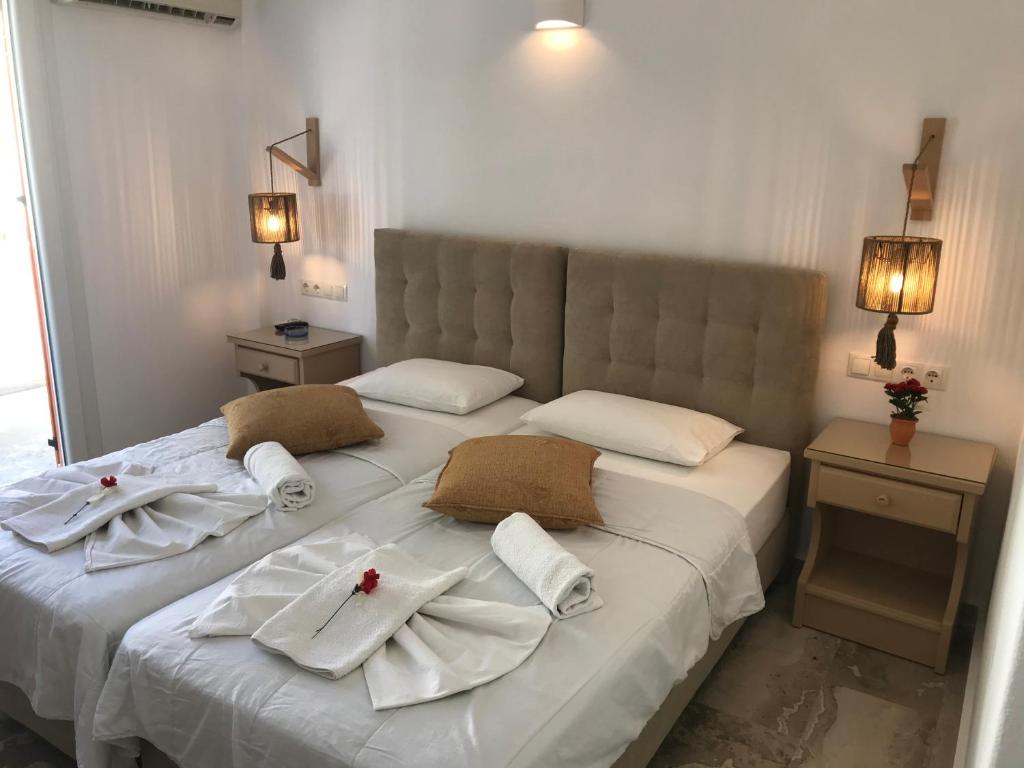 Postel nebo postele na pokoji v ubytování Vassiliki Rooms