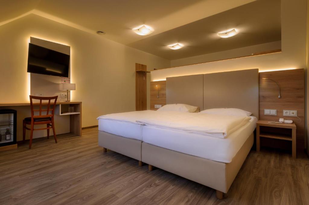 Posteľ alebo postele v izbe v ubytovaní City Hotel Stockerau