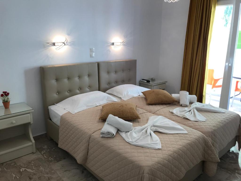 Postel nebo postele na pokoji v ubytování Vassiliki Rooms