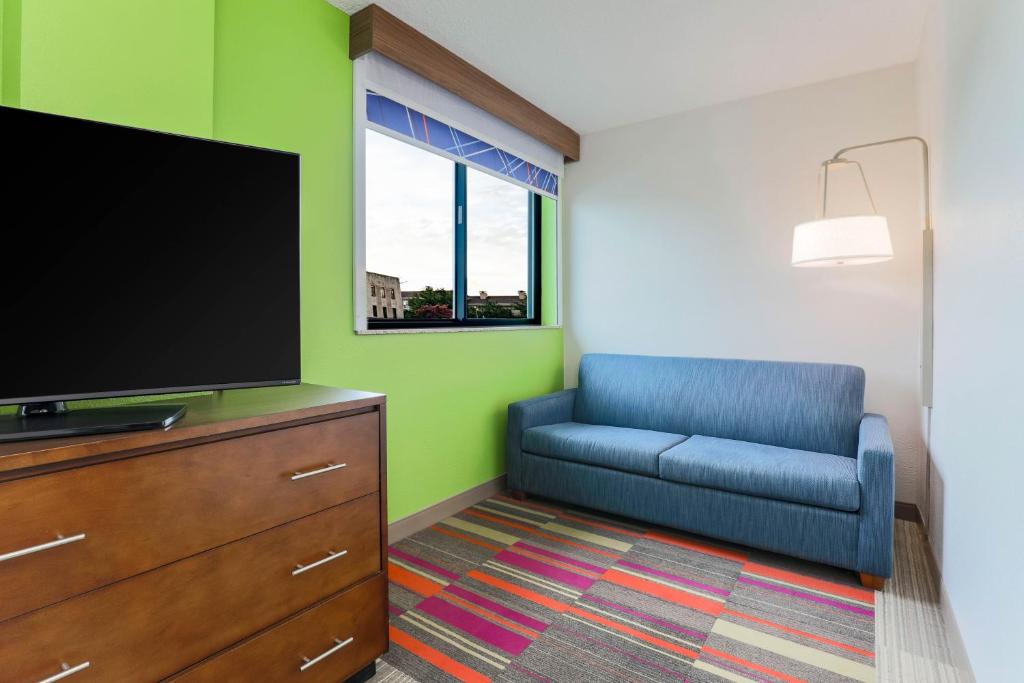 Holiday Inn Express Hotel & Suites Fort Worth Downtown, an IHG Hotel - King Suite - Toegang Voor Gehandicapten