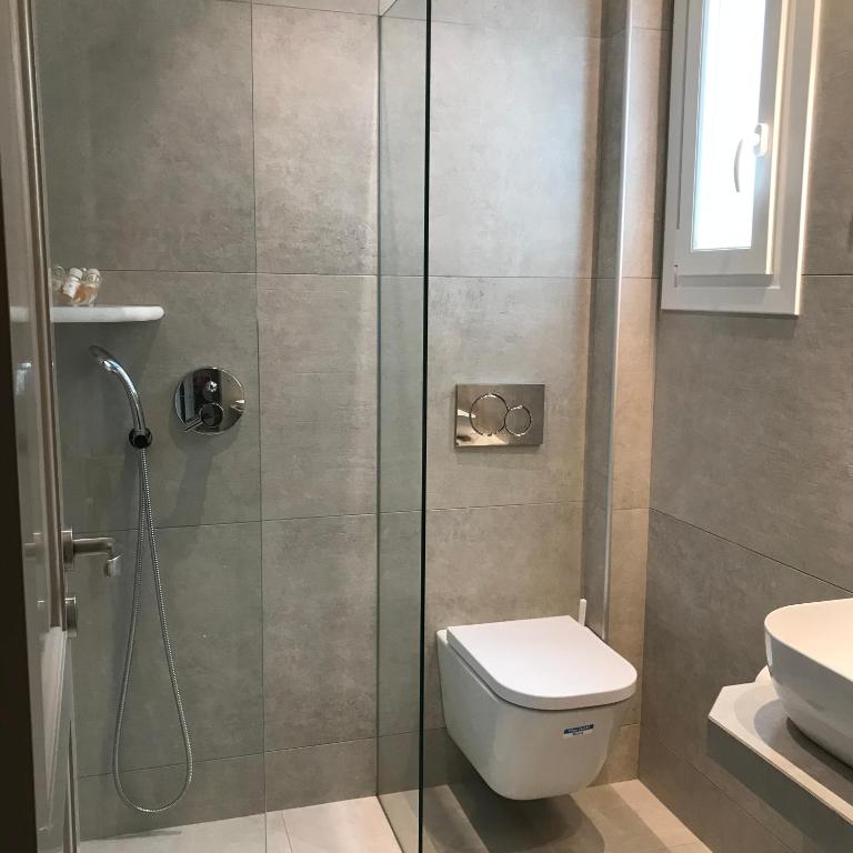 Koupelna v ubytování Vassiliki Rooms