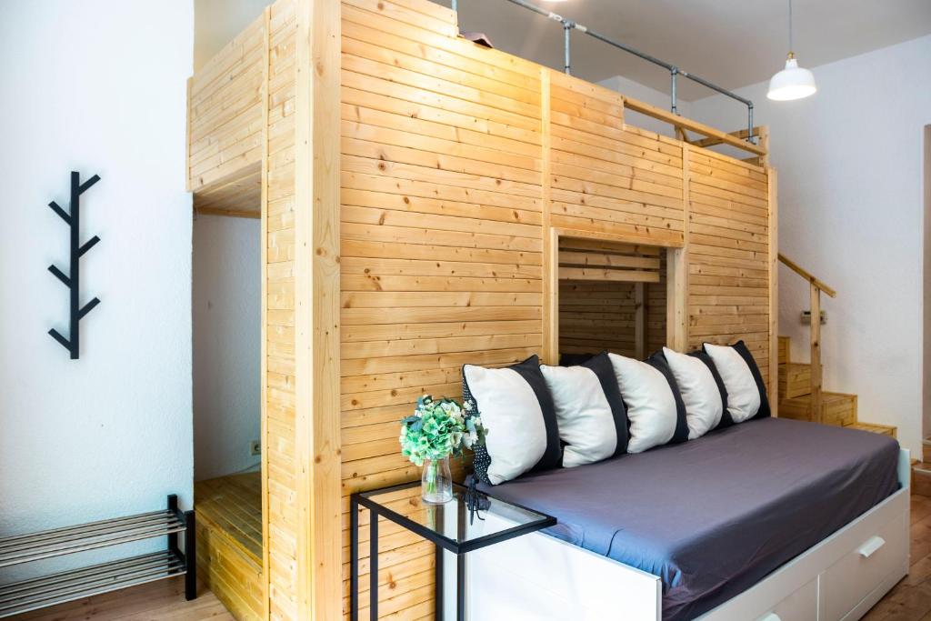 KREUZBERG apartment with unique loft bed element