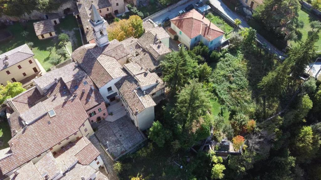Widok z lotu ptaka na obiekt Casa vacanze I PINI E IL CILIEGIO
