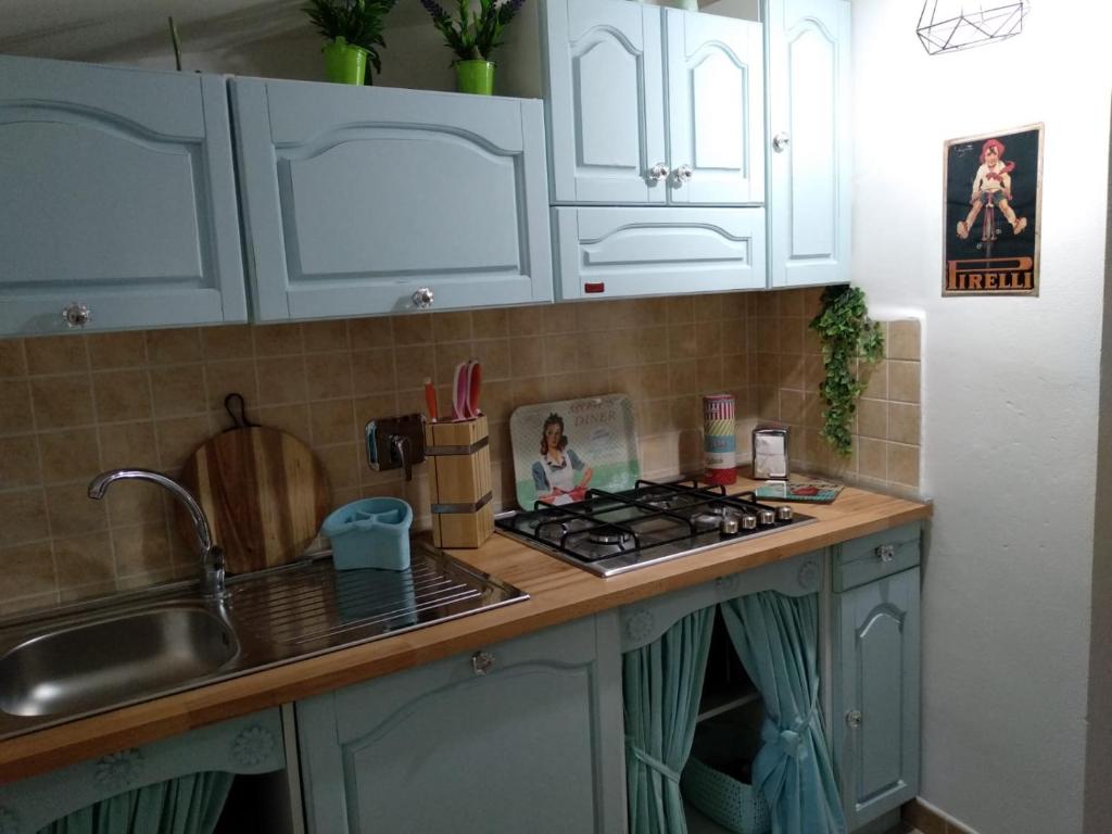 Kuchnia lub aneks kuchenny w obiekcie Casa vacanze I PINI E IL CILIEGIO