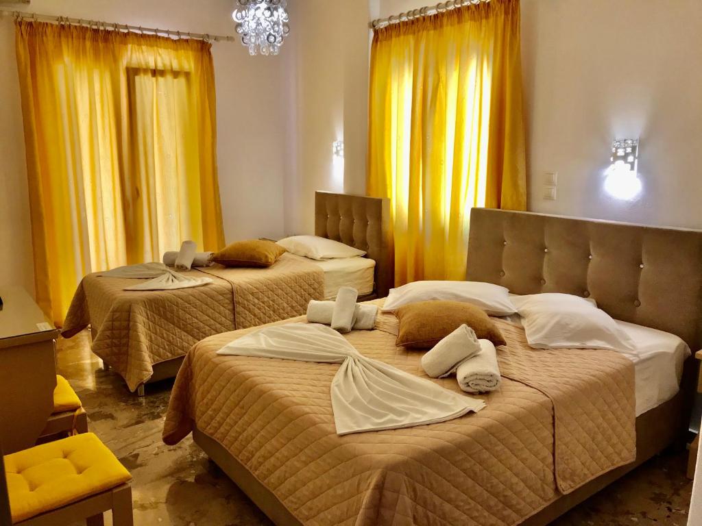 Postel nebo postele na pokoji v ubytování Vassiliki Rooms