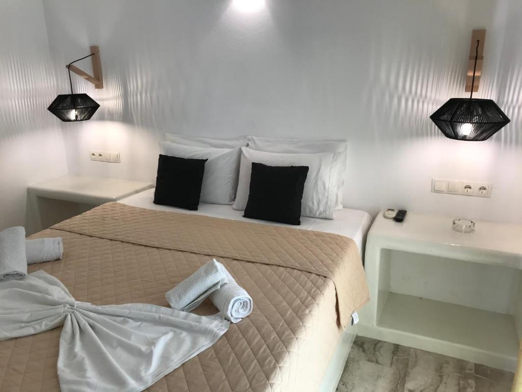Postel nebo postele na pokoji v ubytování Vassiliki Rooms