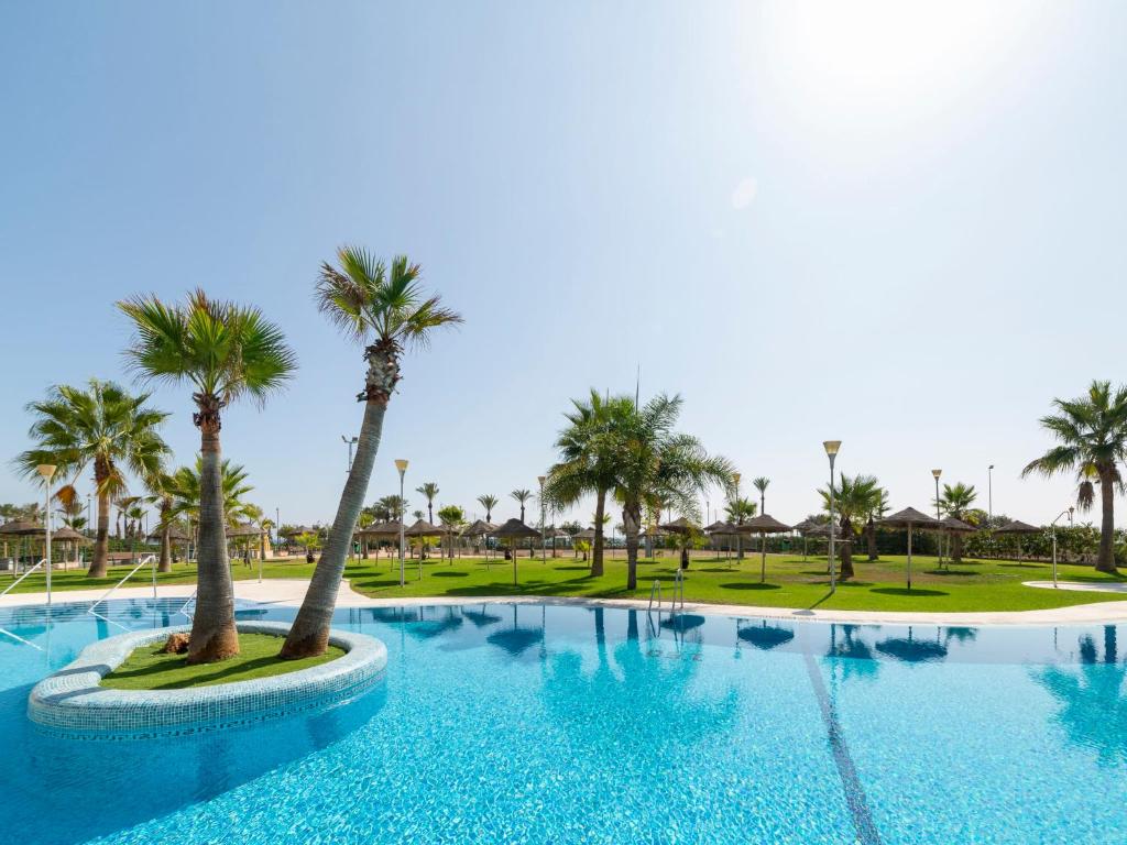 Swimmingpoolen hos eller tæt på Apartment Monaco 01-1 by Interhome