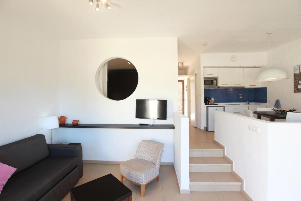 A kitchen or kitchenette at Grupotel Tres Vidas