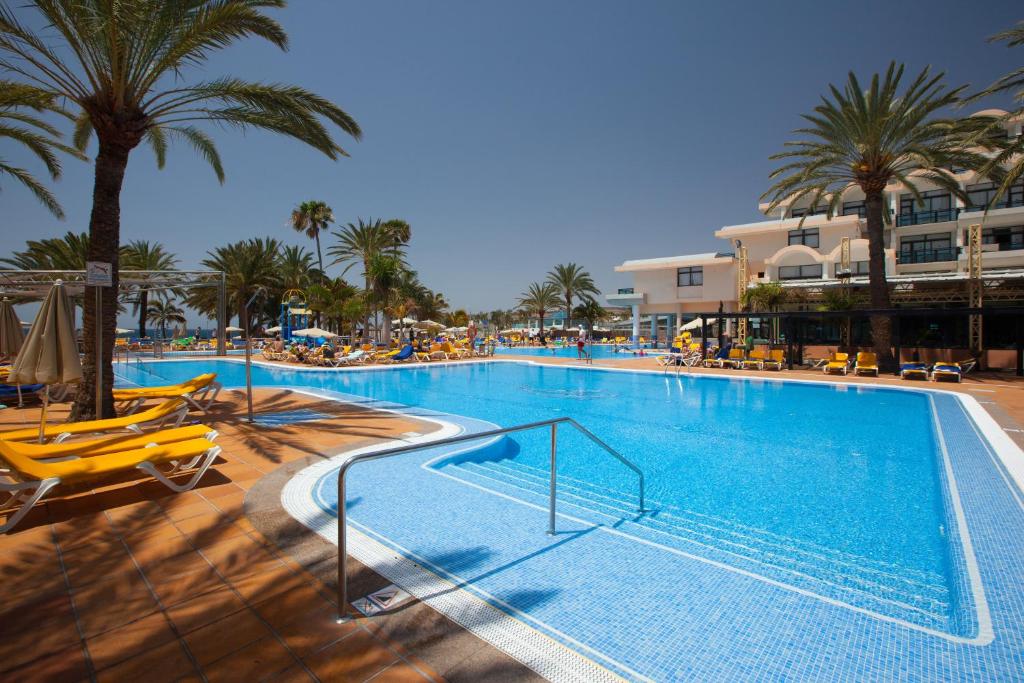 The swimming pool at or close to Grupotel Tres Vidas