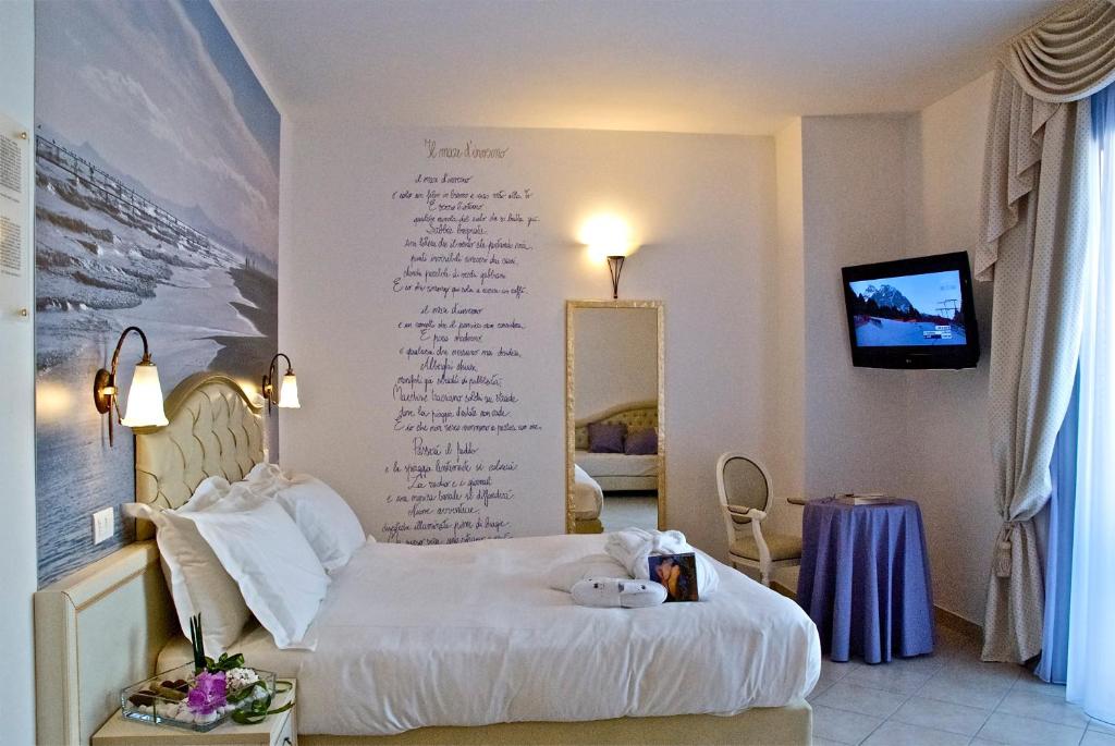 Postel nebo postele na pokoji v ubytování Sovrana Hotel & SPA