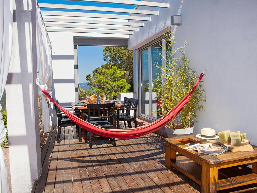 Balkón alebo terasa v ubytovaní Holiday Home Ginesteres by Interhome
