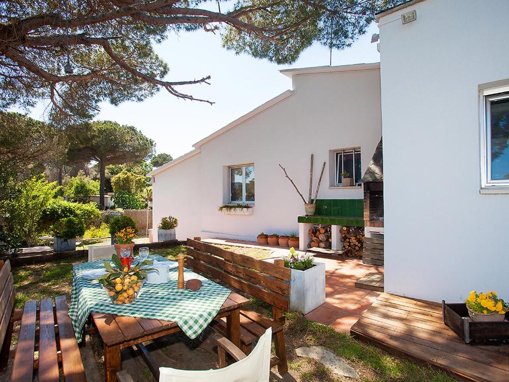 Vonkajšia záhrada v ubytovaní Holiday Home Ginesteres by Interhome