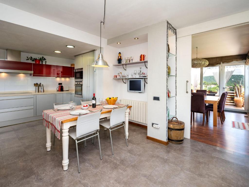 Kuchyňa alebo kuchynka v ubytovaní Holiday Home Ginesteres by Interhome