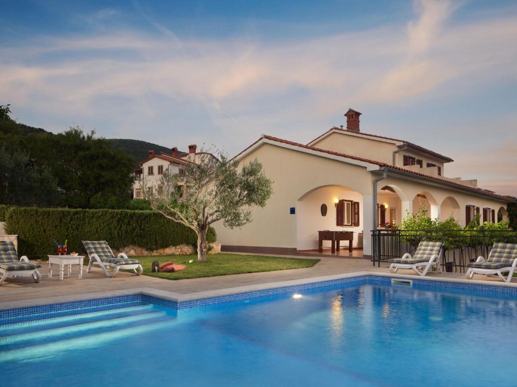 Bazén v ubytovaní Holiday Home Marevista by Interhome alebo v jeho blízkosti