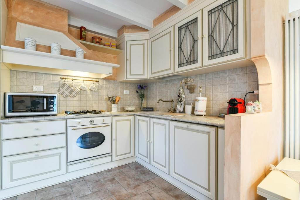 A kitchen or kitchenette at Lulù
