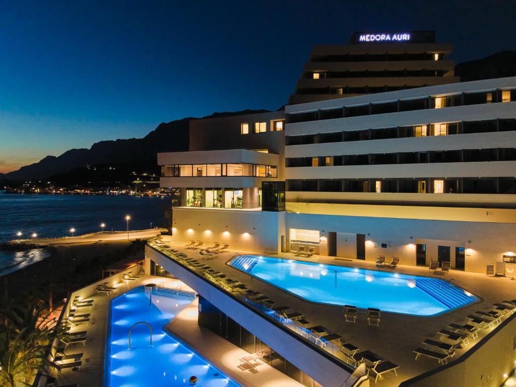 Bazén v ubytování Medora Auri Family Beach Resort nebo v jeho okolí
