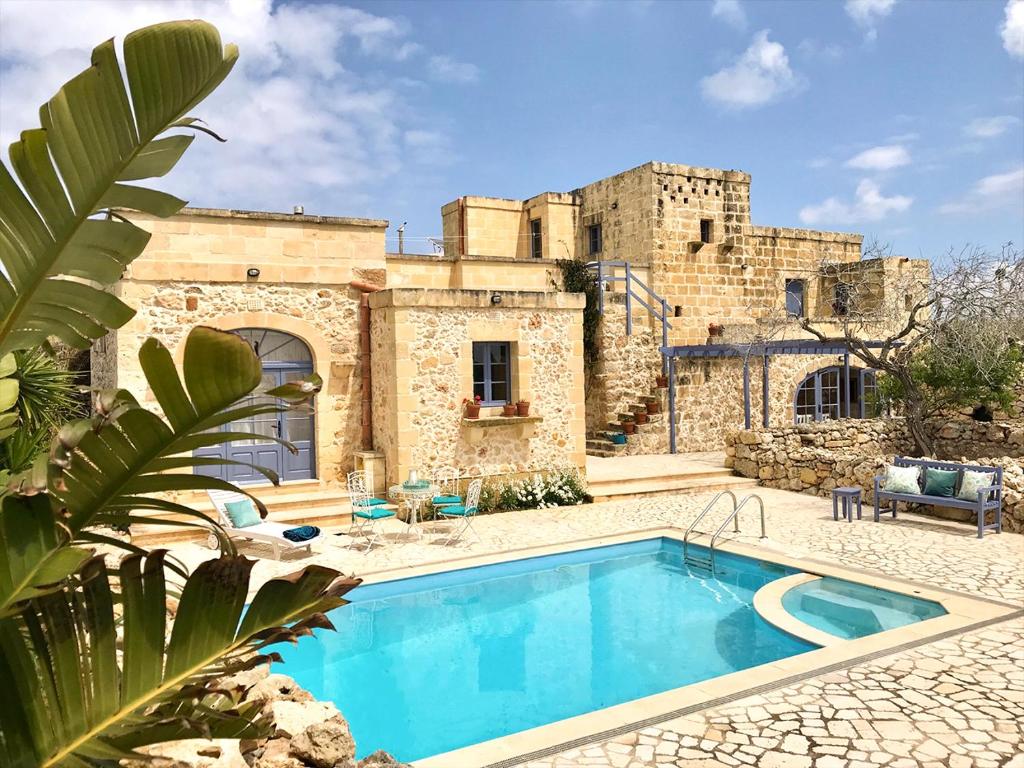 Bazén v ubytování L'Gharix Temple Retreat nebo v jeho okolí