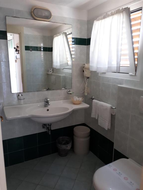 Koupelna v ubytování Hotel Ambra