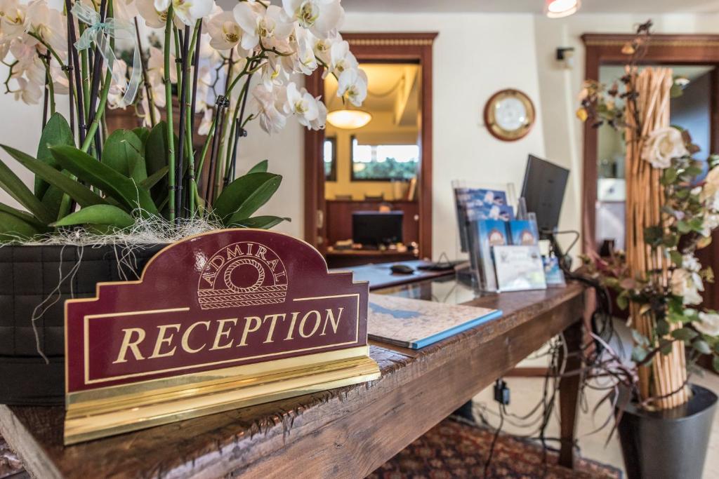 Vstupní hala nebo recepce v ubytování Admiral Hotel Villa Erme