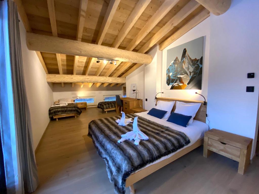 Giường trong phòng chung tại Chambres d'hôtes - B&B - Chalet Mountain Vibes