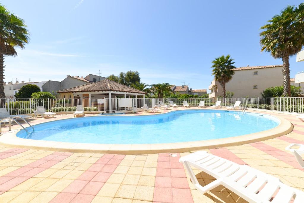 Bazén v ubytování Residence Residhotel Mayflower nebo v jeho okolí