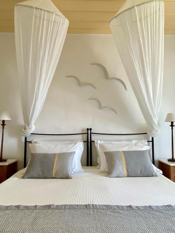 Postel nebo postele na pokoji v ubytování Niriedes Hotel