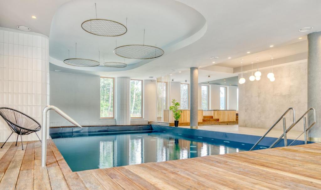 Bazén v ubytování Sudecki Resort & SPA nebo v jeho okolí