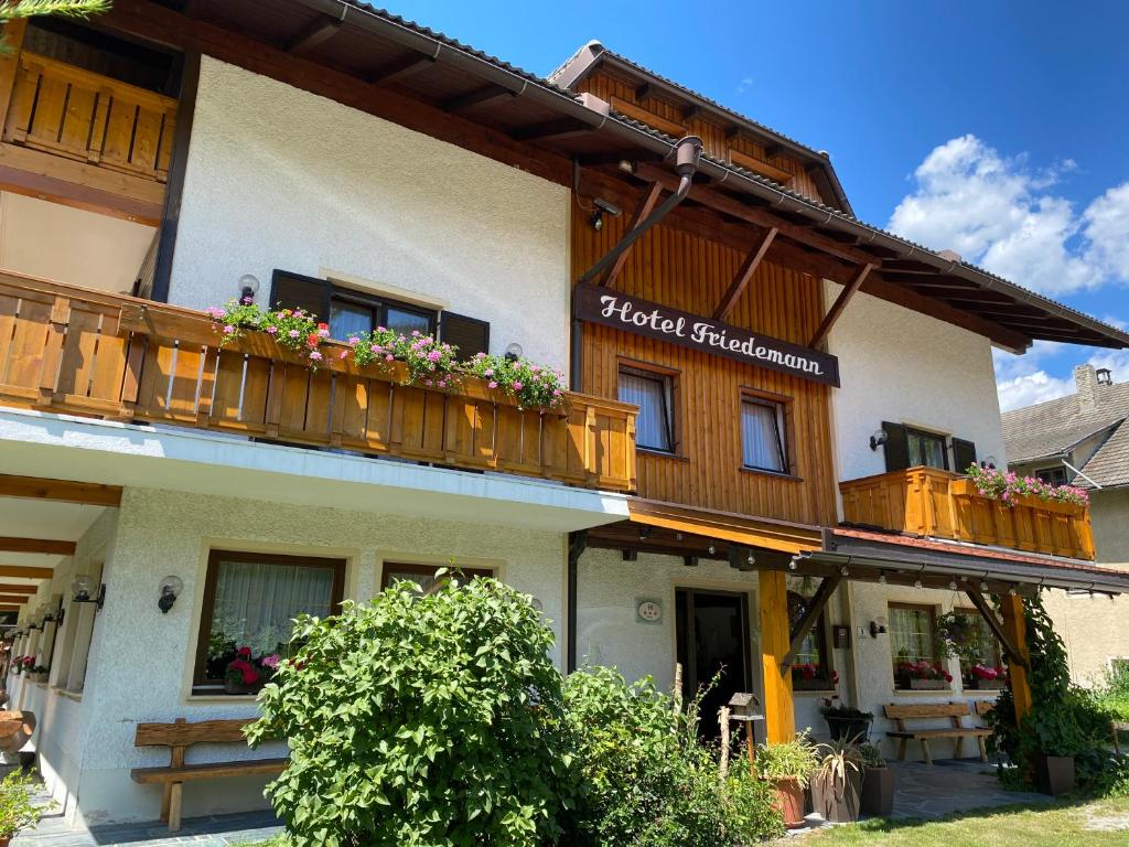 Budova, kde se hotel nachází