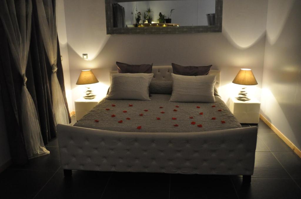 La villa des délices - Zimmer Mit Queensize-Bett Und Whirlpool