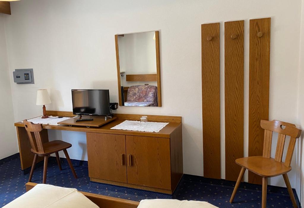 TV a/nebo společenská místnost v ubytování Hotel Friedemann